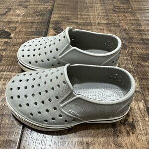 Native toddler shoes size 7C